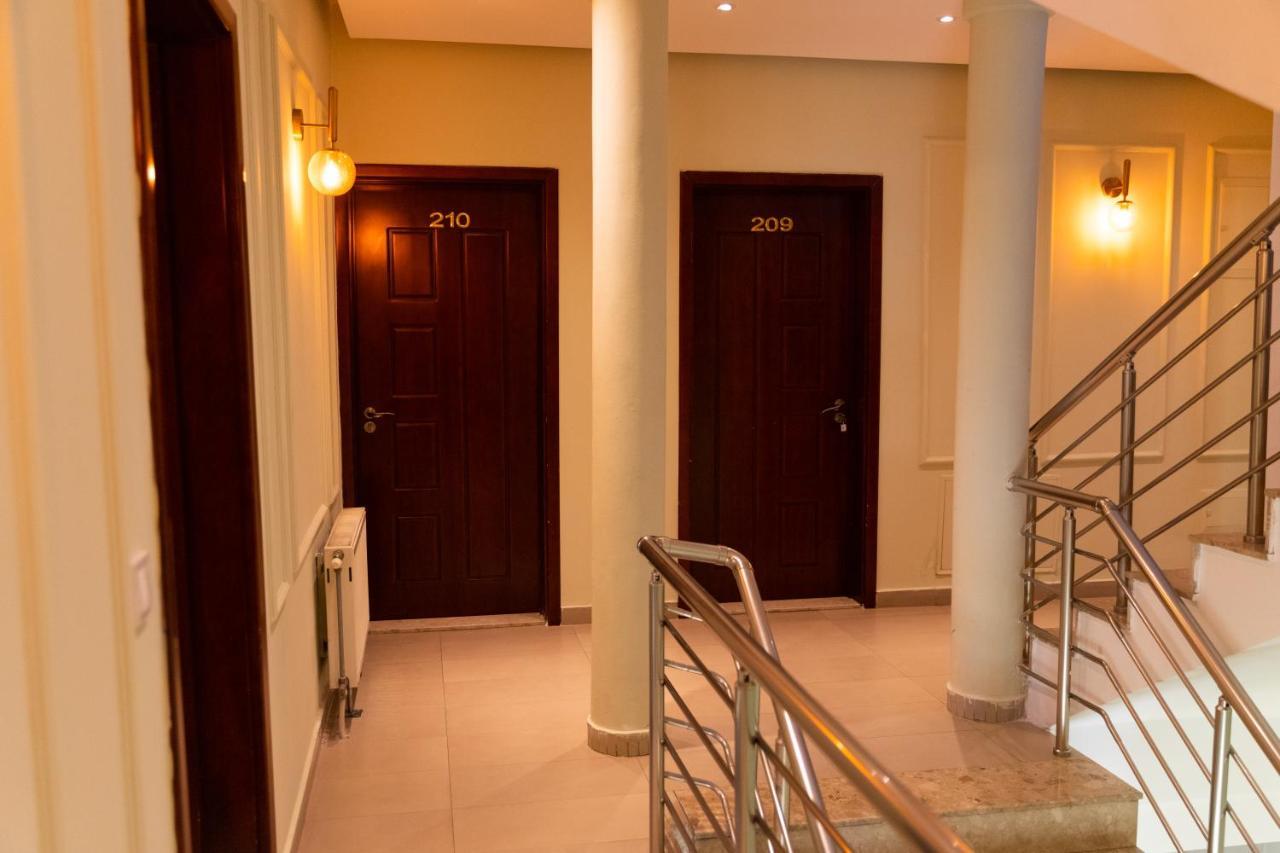 Hotel United Cagllavice Екстериор снимка