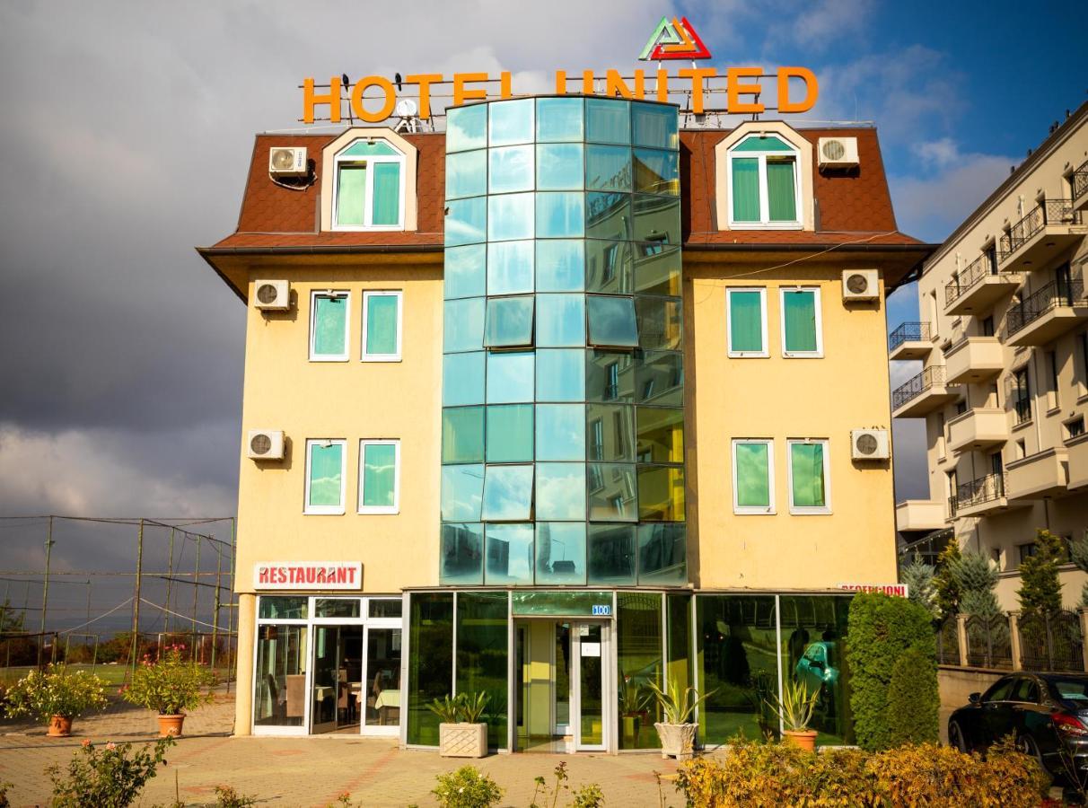 Hotel United Cagllavice Екстериор снимка