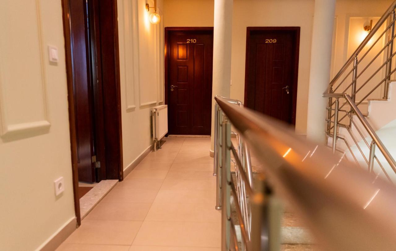 Hotel United Cagllavice Екстериор снимка