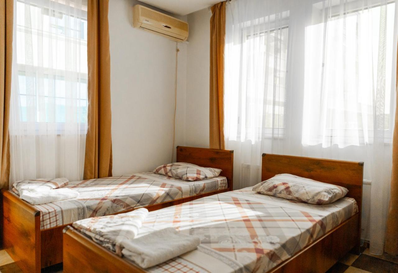 Hotel United Cagllavice Екстериор снимка