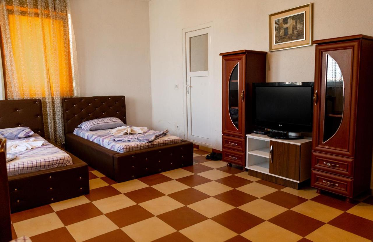Hotel United Cagllavice Екстериор снимка