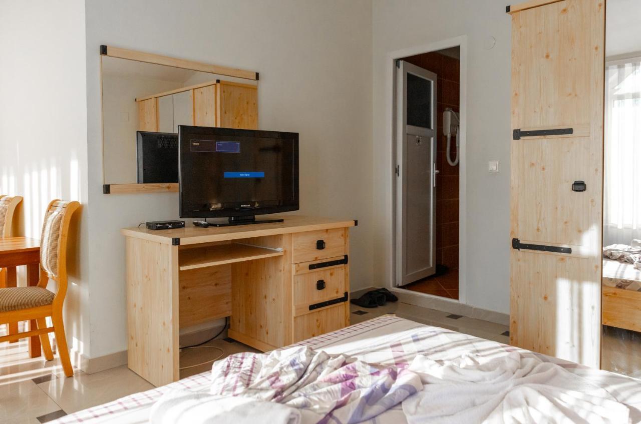 Hotel United Cagllavice Екстериор снимка