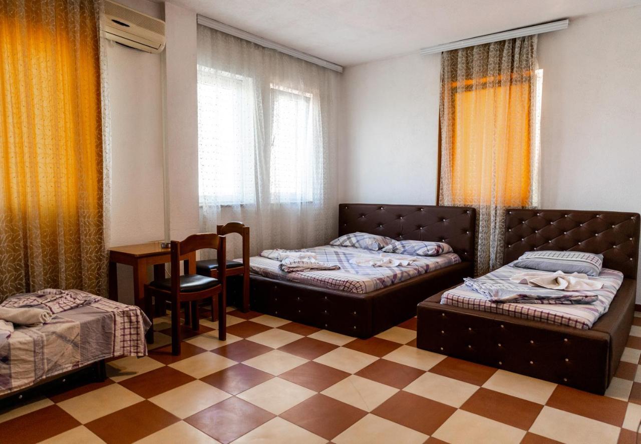 Hotel United Cagllavice Екстериор снимка