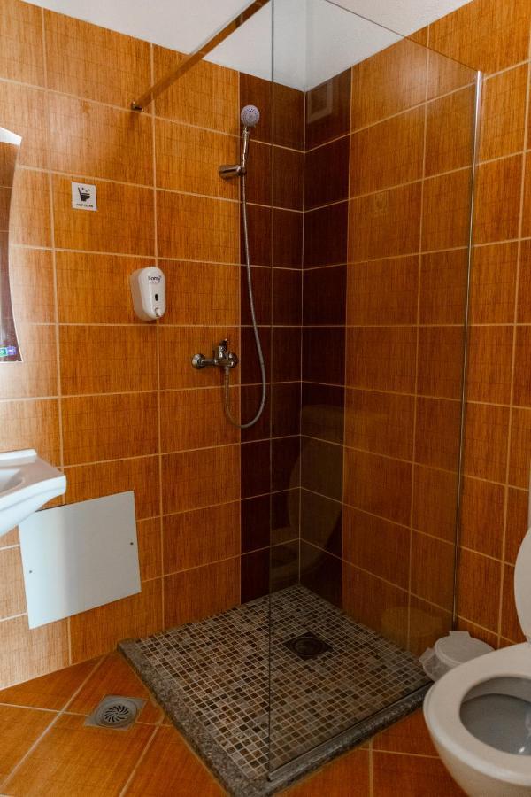 Hotel United Cagllavice Екстериор снимка