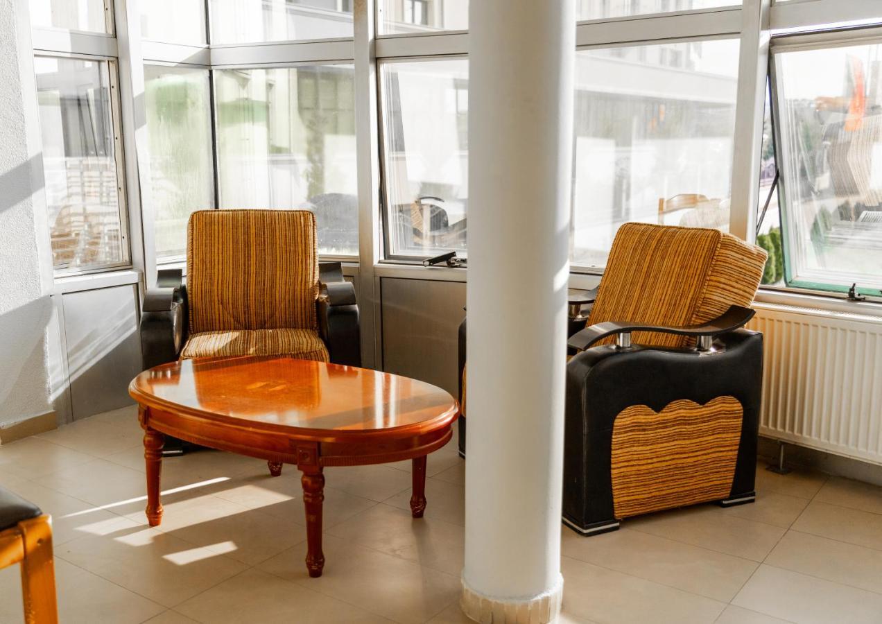 Hotel United Cagllavice Екстериор снимка