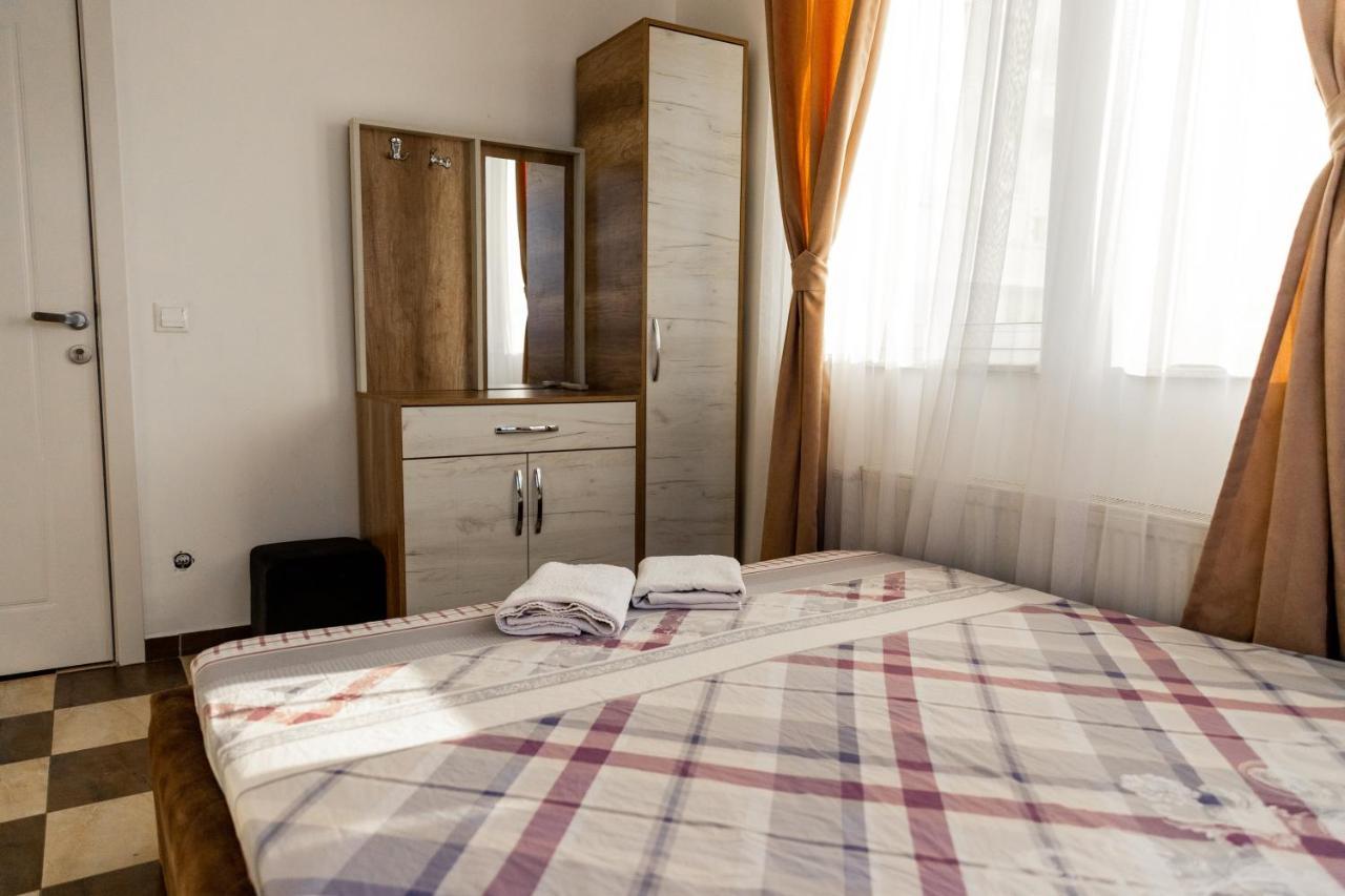 Hotel United Cagllavice Екстериор снимка