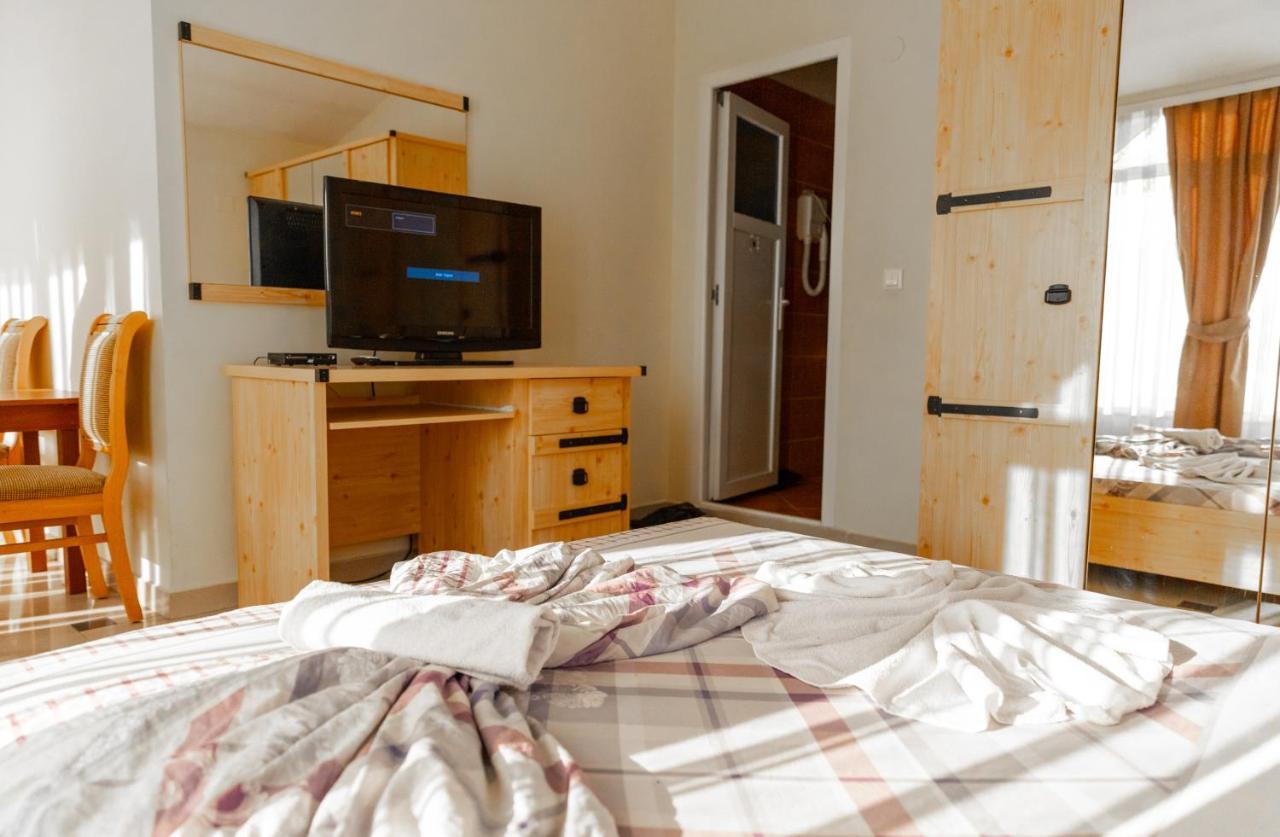 Hotel United Cagllavice Екстериор снимка