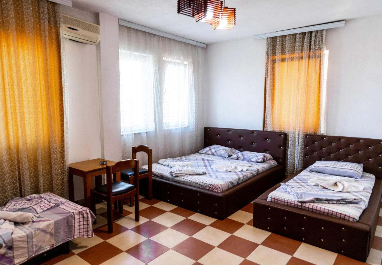 Hotel United Cagllavice Екстериор снимка